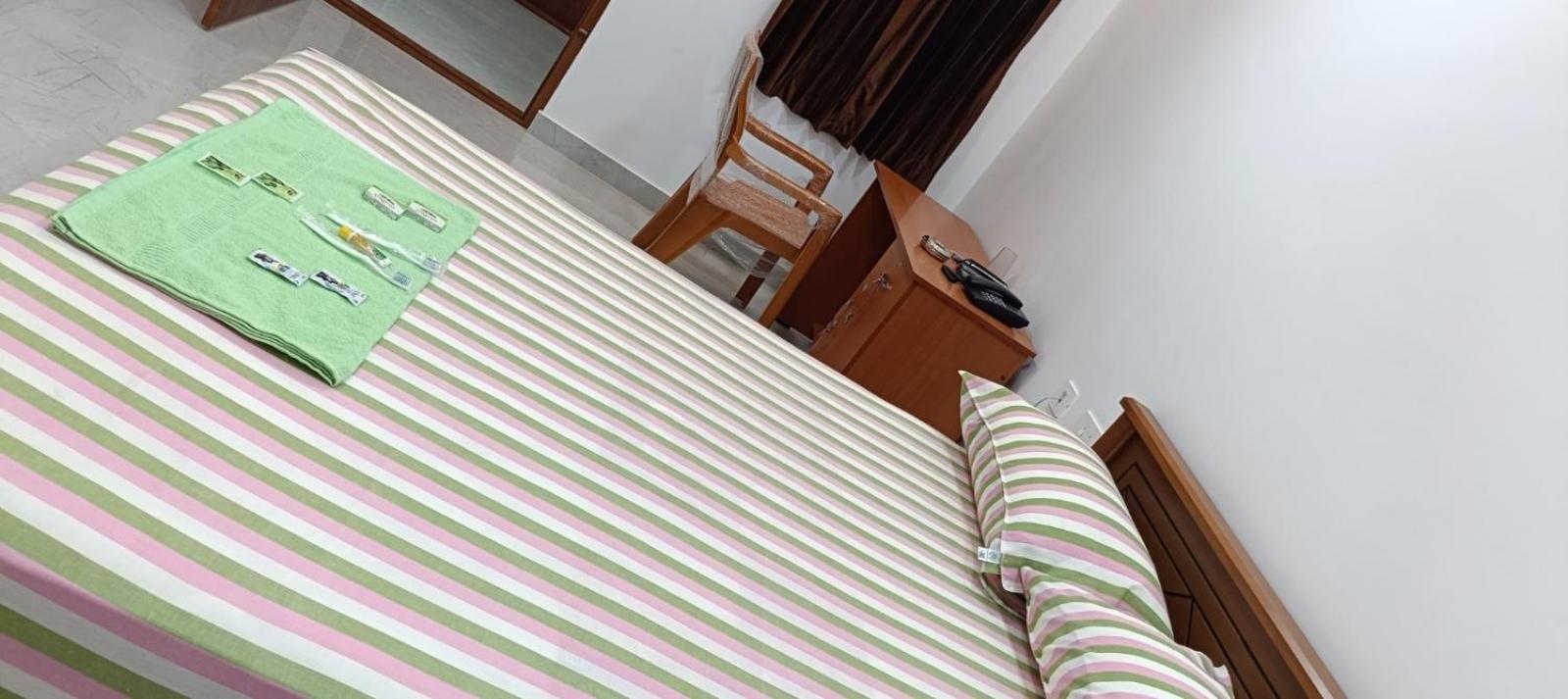 Urc Lodge Perundurai Chambre photo