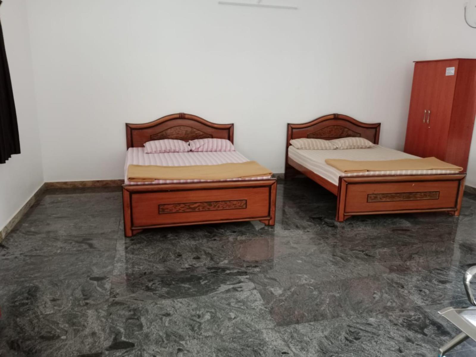 Urc Lodge Perundurai Extérieur photo